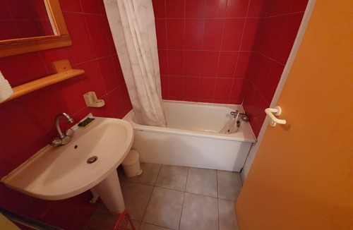 Escaro Apartment | T2 apartment 60 metres from the beach with sea view and private parking