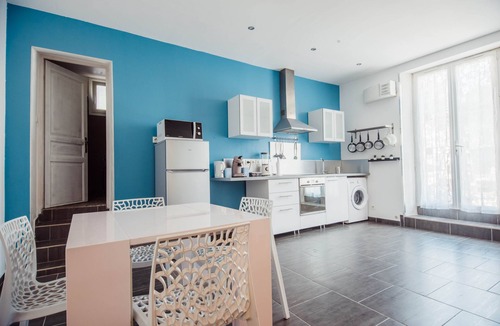Ollioules Apartment | T2 APARTMENT + LARGE TERRACE +2 PRIVATE PARKING