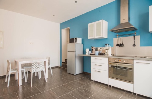 Ollioules Apartment | T2 APARTMENT + LARGE TERRACE +2 PRIVATE PARKING