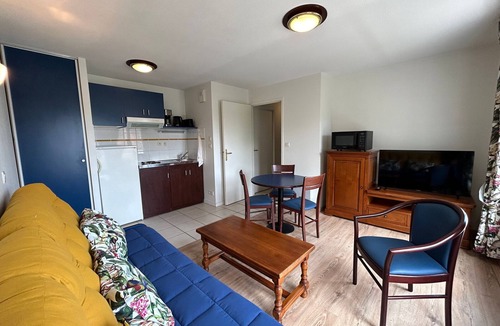 La Roche-Posay Apartment | T2 Apartment with Balcony and Shared Pool, Near Spa