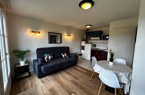 La Roche-Posay Apartment | T2 Apartment with Wi-Fi and Pool 200m from Spas