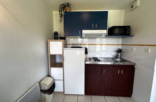 La Roche-Posay Apartment | T2 Apartment with Wi-Fi and Pool 200m from Spas