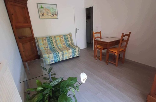 Entraigues-sur-la-Sorgue Apartment | T2 au Calme Bien Desservi Proche D'avignon, du Parc Aquatique de Monteux
