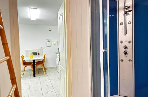Toul Apartment | T2 au rez de chaussée dans propriété privée, au bord de l'eau à 15 minutes de Nancy