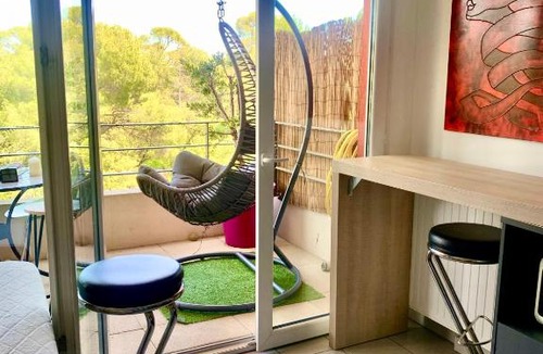 Juvignac Apartment | T2 avec grande terrasse plongeant sur une forêt