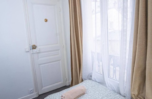 La Villette Apartment | T2 bedroom living room pont de l'ourcq