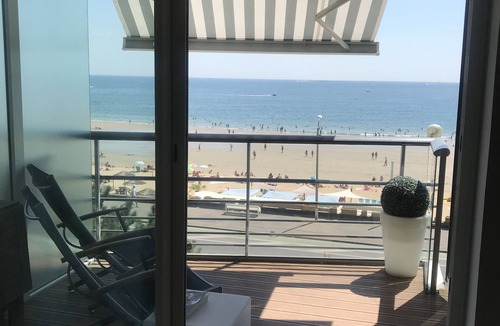 La Baule-Escoublac Apartment | T2 BIS IN RESIDENCE OF STANDING FACING THE SEA AREA OF MODERN DECORATION Gaulle