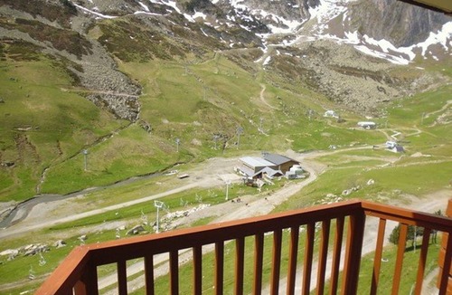 La Mongie Apartment | T2 Cabin Apartment Sleeps 6 - Ski - South Balcony