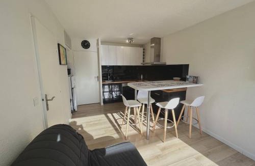 Plage d'Argeles Apartment | T2 Cabine Climatisé à Argelès avec Parking - FR-1-388-228