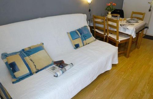 Bagneres-de-Luchon Apartment | T2 Calme - Balcon - Parking - Animaux admis - FR-1-313-187