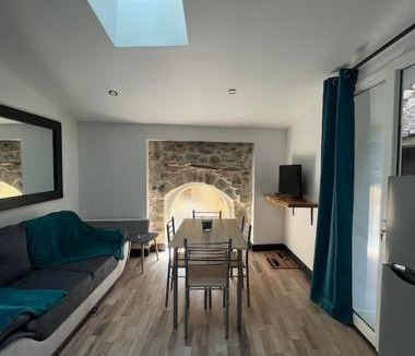 Roujan Apartment | T2 Centre-ville cour privée