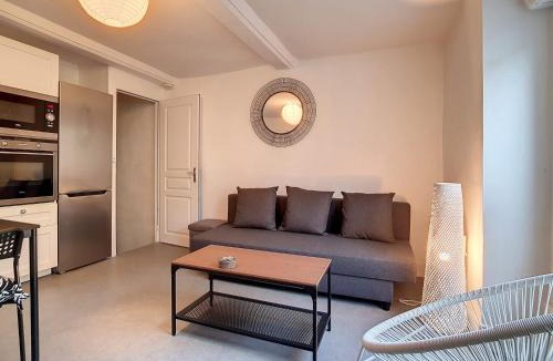 Luc-sur-Mer Apartment | T2 Centre-ville Luc-sur-Mer, à 30m Plage, Wifi, 4 Pers - FR-1-746-13
