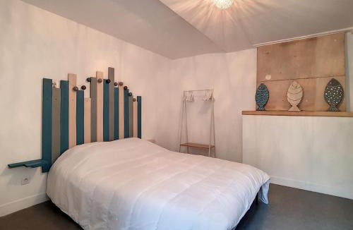 Luc-sur-Mer Apartment | T2 Centre-ville Luc-sur-Mer, à 30m Plage, Wifi, 4 Pers - FR-1-746-13