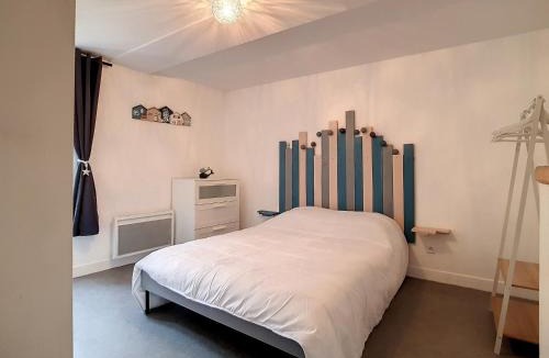 Luc-sur-Mer Apartment | T2 Centre-ville Luc-sur-Mer, à 30m Plage, Wifi, 4 Pers - FR-1-746-13