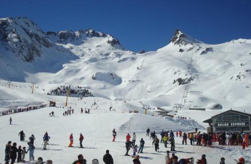 Luz-Saint-Sauveur Apartment | T2 cosy en centre-ville avec parking, proche commodités, 3 stations de ski, non fumeur - FR-1-402-118