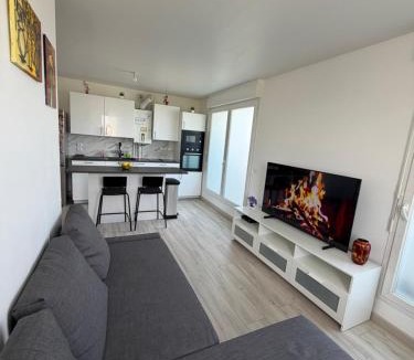 Trappes Apartment | T2 cosy proche Versailles