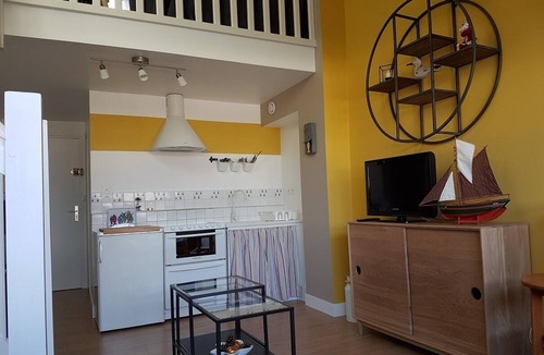 Douarnenez Apartment | T2 duplex apartment facing the marina