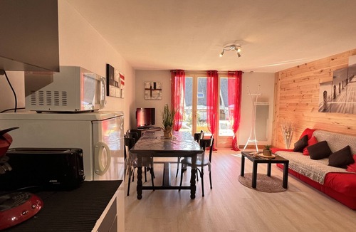 Cauterets Apartment | T2 ensoleillé avec terrasse et vaste jardin commun