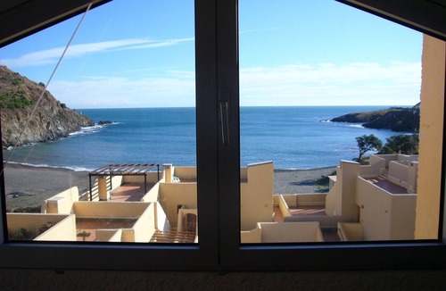 Cerbere Apartment | T2 feet in the water