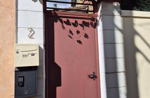 Petit-Ivry House | T2 furnished 30 m² with private courtyard - Maison en pierre meulière - Ivry-sur-Seine