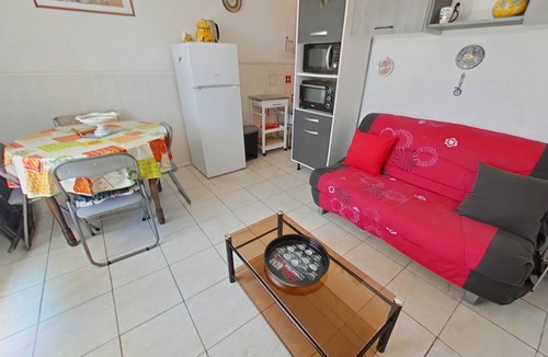 Saint-Pierre-la-Mer Apartment | T2 ground floor apartment with terrace