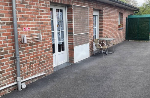 Saint-Amand-les-Eaux Apartment | T2 ground-floor apartment 2.5kms from town center and casino.