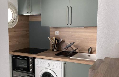 Les Arenes Apartment | T2 lumineux avec climatisation et parking à 500m plage - FR-1-696-33