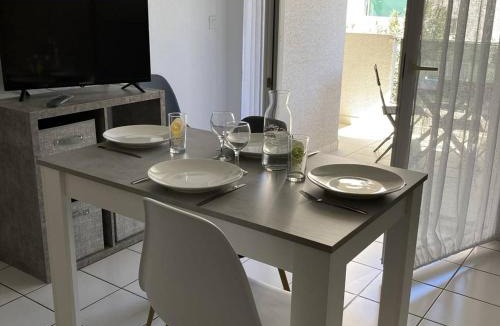 Les Arenes Apartment | T2 lumineux avec climatisation et parking à 500m plage - FR-1-696-33