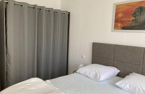 Les Arenes Apartment | T2 lumineux avec climatisation et parking à 500m plage - FR-1-696-33