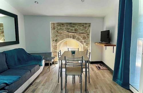 Roujan Apartment | T2 Lumineux Avec sa Cour Privée