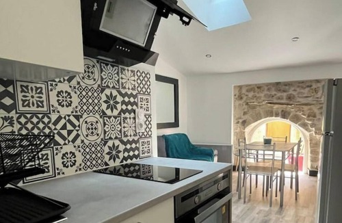 Roujan Apartment | T2 Lumineux Avec sa Cour Privée