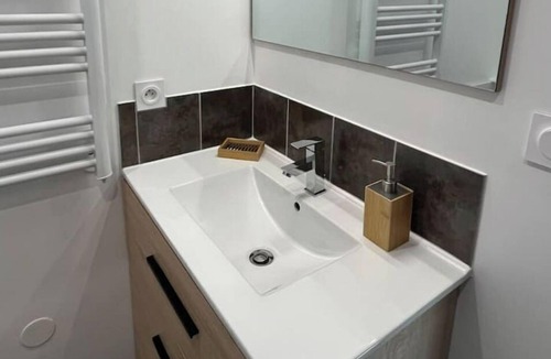 Roujan Apartment | T2 Lumineux Avec sa Cour Privée