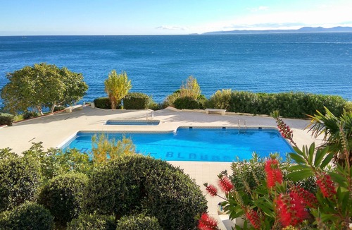 Almadraba-Canyelles Apartment | T2 new with pool overlooking the sea and XL terrace private access to the sea + parking
