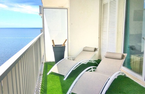 Almadraba-Canyelles Apartment | T2 new with pool overlooking the sea and XL terrace private access to the sea + parking
