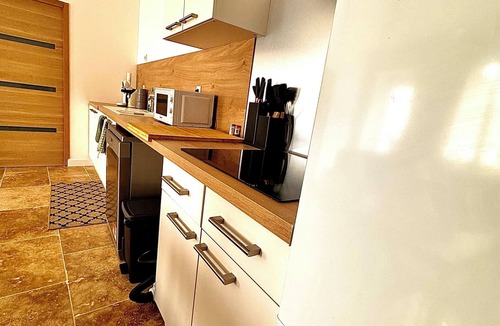 La Madeleine Apartment | T2- Proche Loire/Place privée au pied du logement