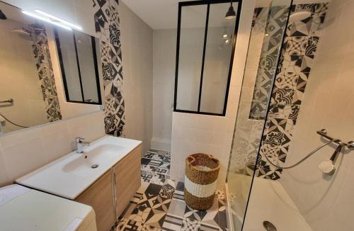 Les Sables d'Olonne Apartment | T2 Rénové avec Terrasse à 200m de la Plage, Proche Commerces - Les Sables-d'Olonne - FR-1-92-814