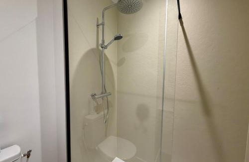 La Roche-sur-Yon Apartment | T2 rénové avec salon séparé, canapé, TV