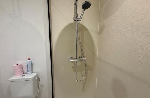 La Roche-sur-Yon Apartment | T2 rénové avec salon séparé, canapé, TV