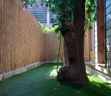 Gigean Apartment | T2 rdc calme, ensoleillé et fleurie