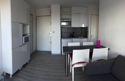Port Rive Gauche Apartment | T2 sea-view residence with pool-Plage Grazel