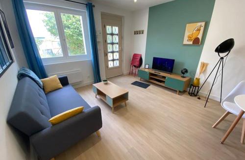 Saint-Florentin Apartment | T2 spacieux avec baignoire Balnéo en RdC sur cour