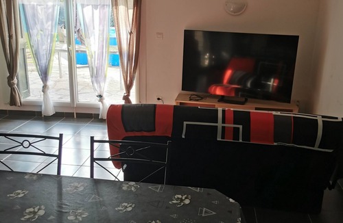 Pezens Apartment | T2 stone apartment