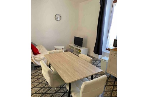 Saint-Thibery Apartment | T2 sunny and air-conditioned