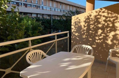 Valras-Plage Apartment | T2 with Pool, Terrace & Parking