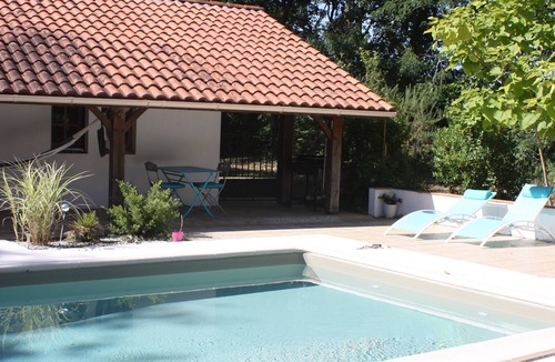 Augreilh House | T2 within one hectare of swimming pool, balcony and outdoor games / leisure center, bike path