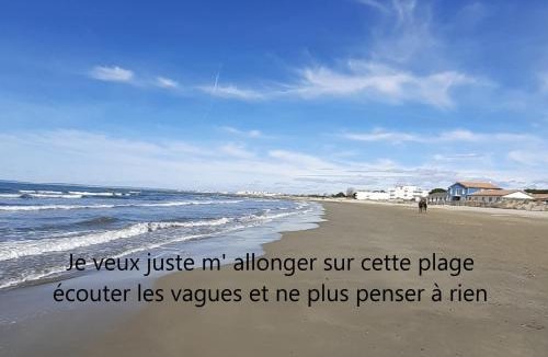Le Grau-Du-Roi Apartment | T2bis Les YUCCAS 200 m plage du Boucanet Rive Droite Grau du Roi idéal 2-4 pers 3 étoiles Résidence Camargue Village