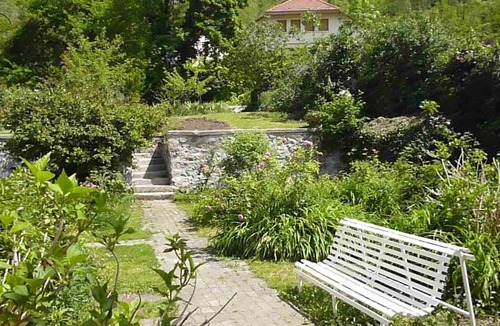 Ax-les-Thermes Apartment | T3 85m2 ds villa coecilia with garden 300m thermal baths cable cars Ax les Thermes