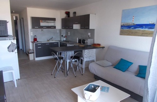 Port-la-Nouvelle Apartment | T3 apartment with air-conditioning on the seafront, completely refurbished and newly equipped.