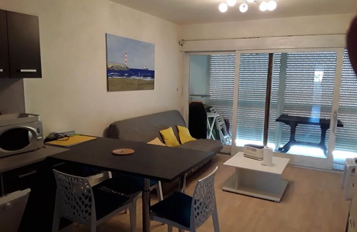 Port-la-Nouvelle Apartment | T3 apartment with air-conditioning on the seafront, completely refurbished and newly equipped.