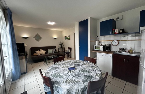La Roche-Posay Apartment | T3 Apartment with pool and WIFI near the Thermal Baths